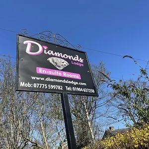 Affittacamere Diamonds Near Hospital, York